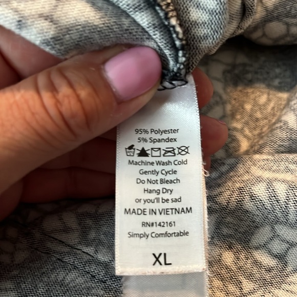 Lularoe xl pull over with front pocket - Picture 7 of 7